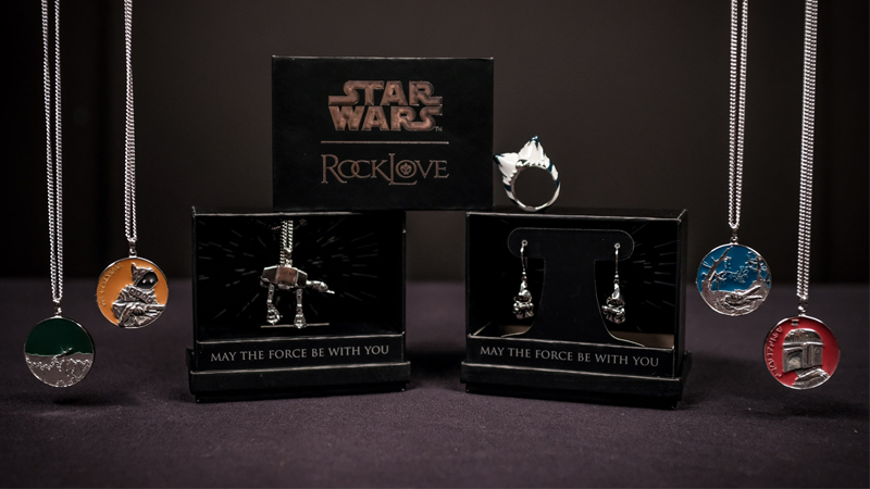 Illustration for article titled This Ahsoka Tano Ring Is Brilliant, Beautiful, and Probably Very Handy in a Fight